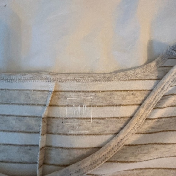 Gap T shirt - Picture 2 of 2